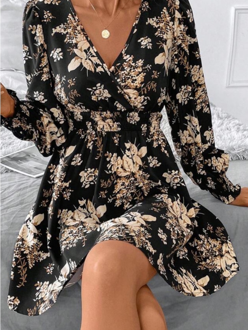 Shen curve V-Neck Black Floral Long Sleeve Dress